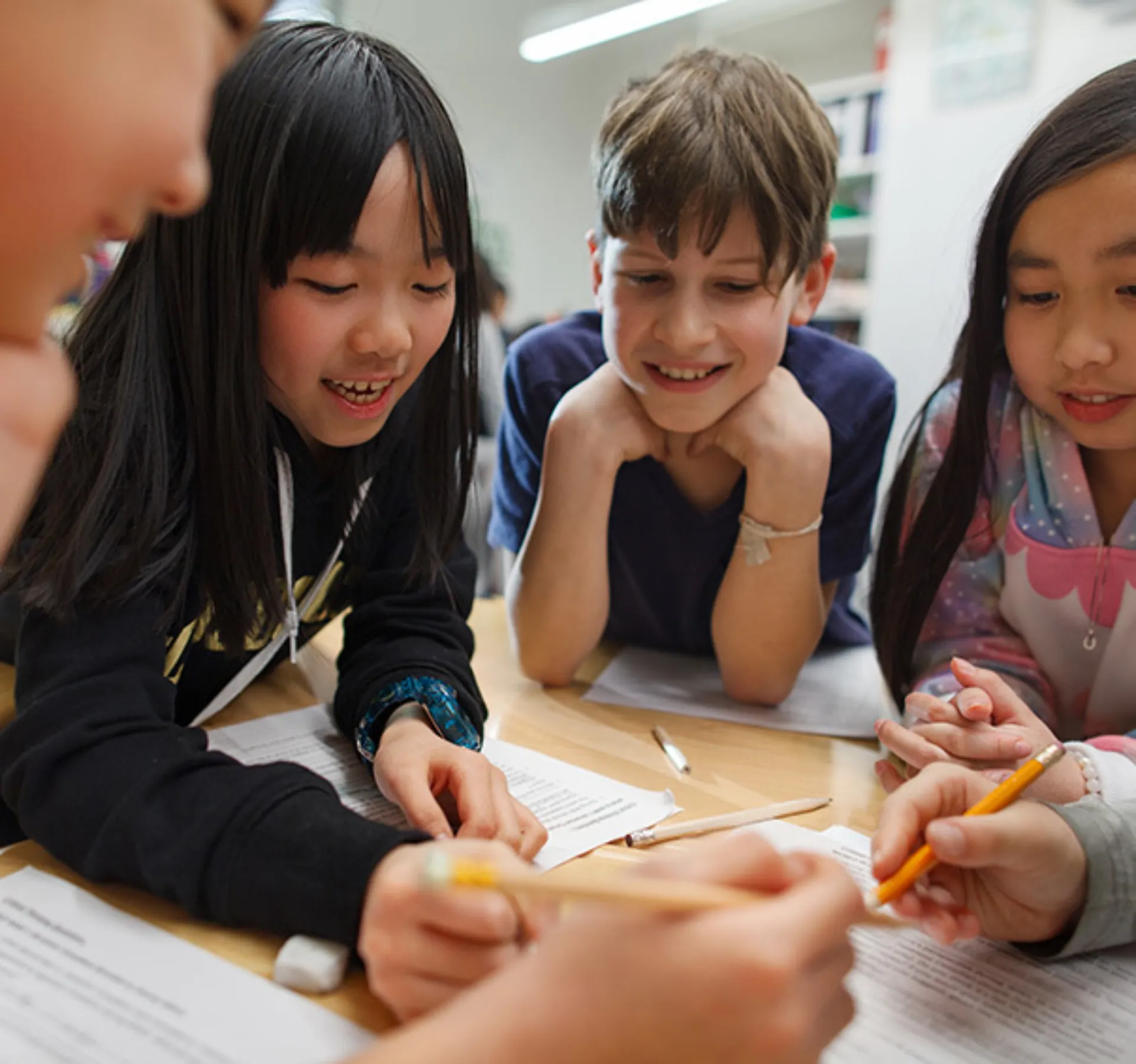 Csba children around table 604 566